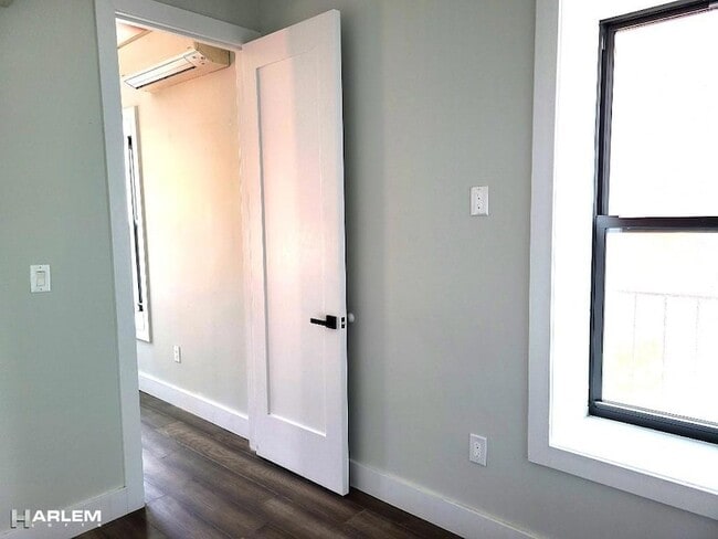 Building Photo - 239 Lenox Ave