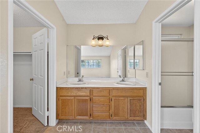 Building Photo - 10728 Valley Dr