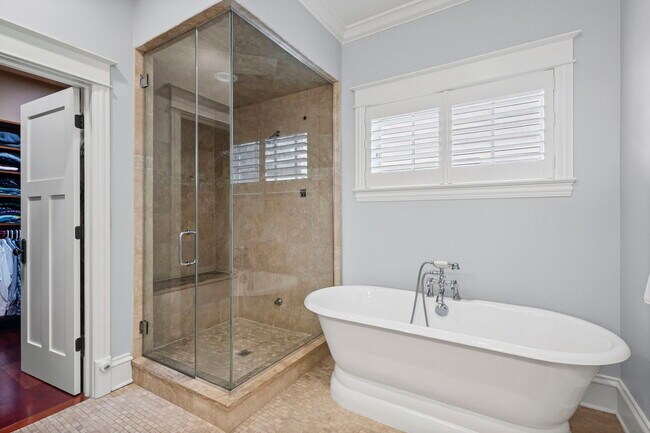 Building Photo - 4322 N Hermitage Ave