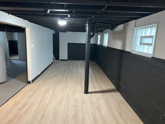 Building Photo - For August Move-In - West Blvd Area - 2 Bedroom Single Family Home