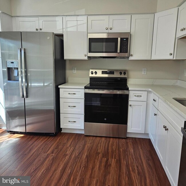 Building Photo - 3537 Dartmoor Ln