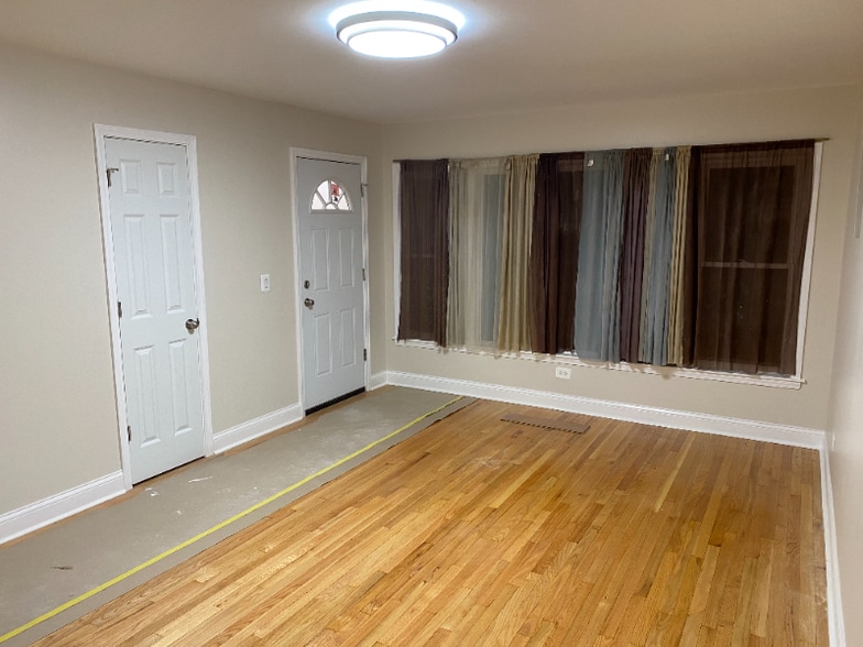 Building Photo - 2119 N Mason Ave