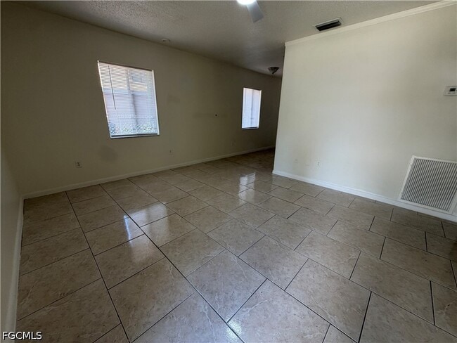 Building Photo - 5829 Casablanca Ct