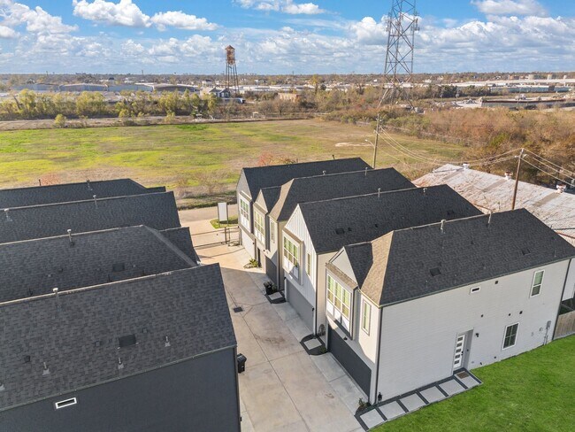 Building Photo - 2928 Stevens St