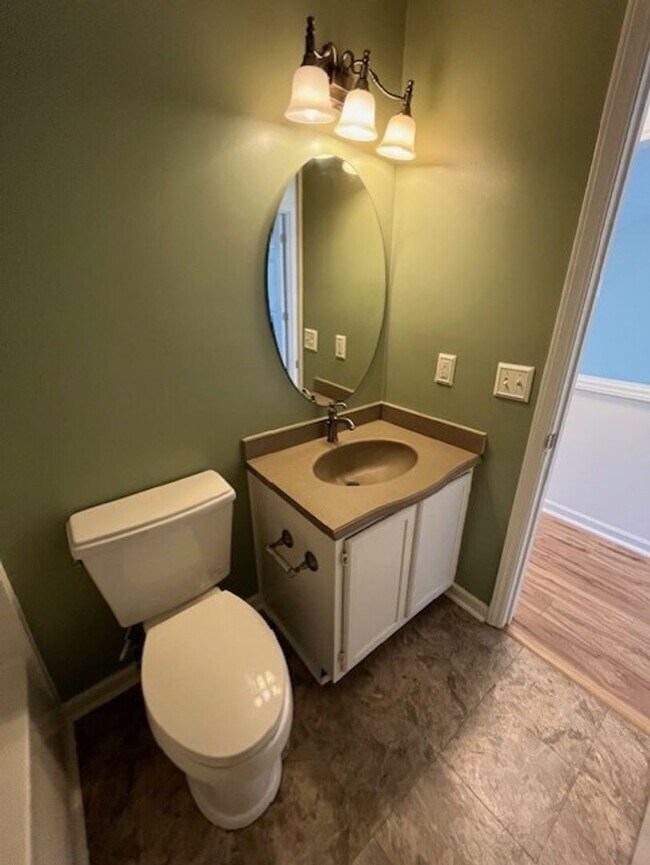 Building Photo - Recently Renovated Home in Wilmington