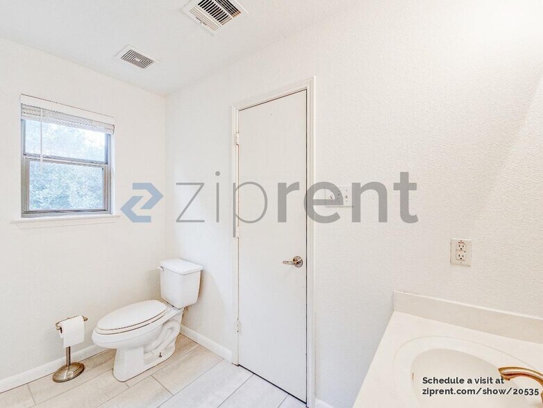 Building Photo - 5803 Viewpoint Dr