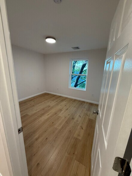 Building Photo - 37 Durham St