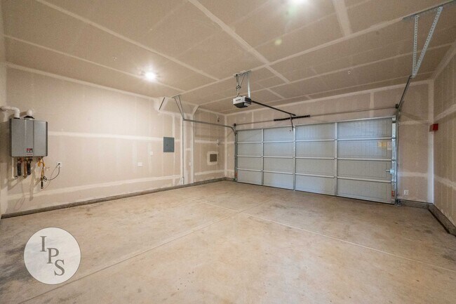 Building Photo - 2808 N Vahe Ave