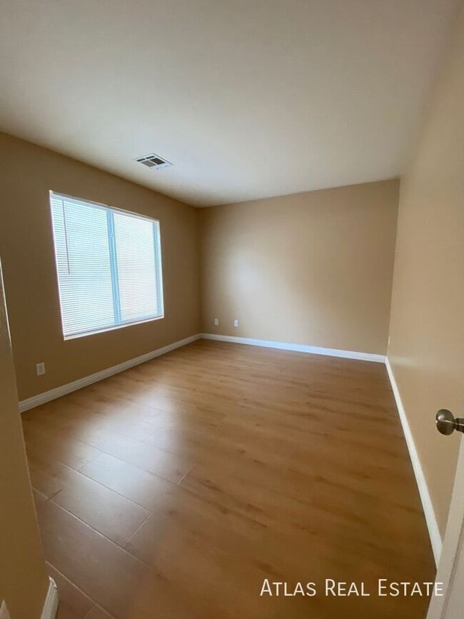 Building Photo - 5345 N Santa Fe Heights St