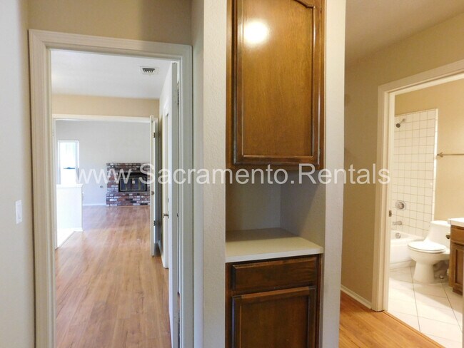 Building Photo - 7452 Santa Susana Way