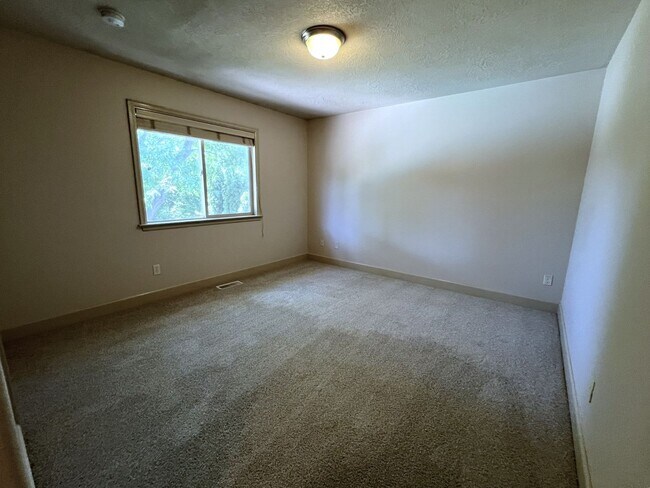 Building Photo - Beautiful 4 bed 3.5 bath home in Eagle jus...