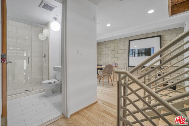 Building Photo - 3450 Cahuenga Blvd