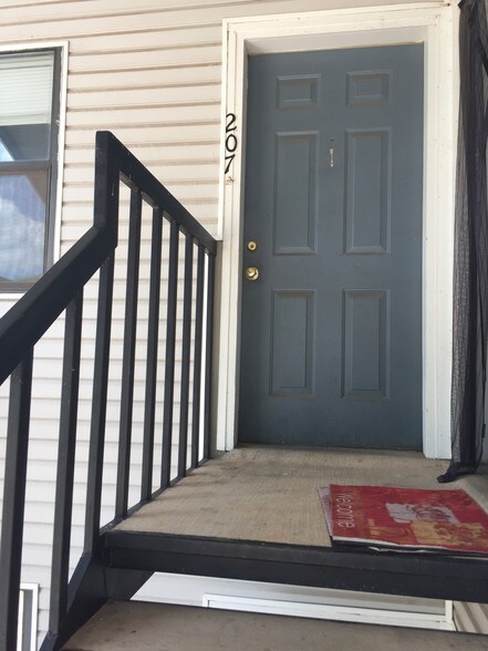 Front Door - 1932 E Lindsey St