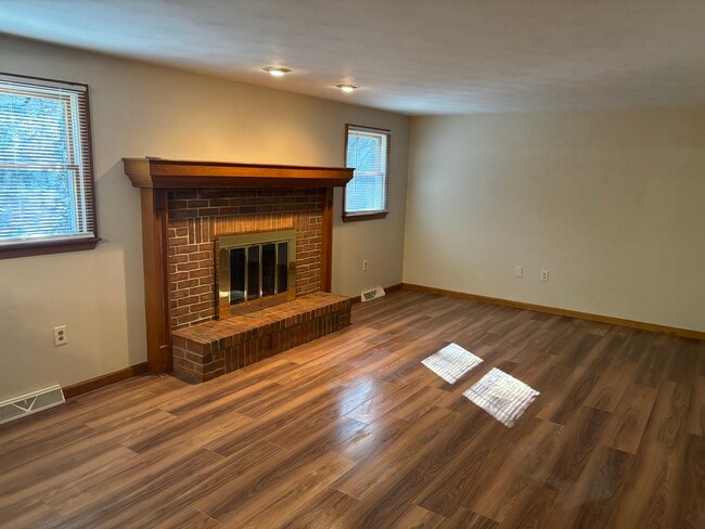 Building Photo - 309 Dogwood Dr