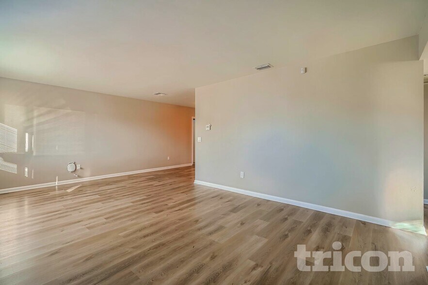 Building Photo - 2020 Magnolia Dr