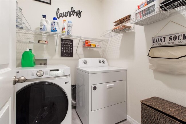 Building Photo - 49 Hickory Course Ln