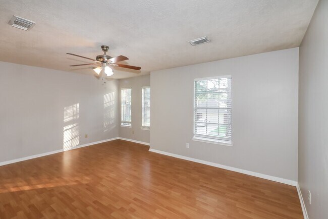 Building Photo - 8234 Worthington Dr