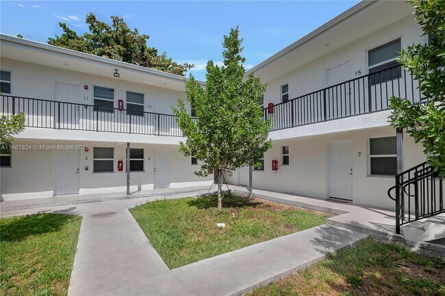 Building Photo - 1710 NW 1st Ct