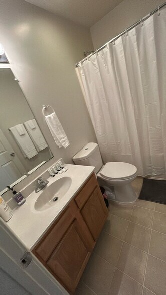 Building Photo - 1051 Southern Dr