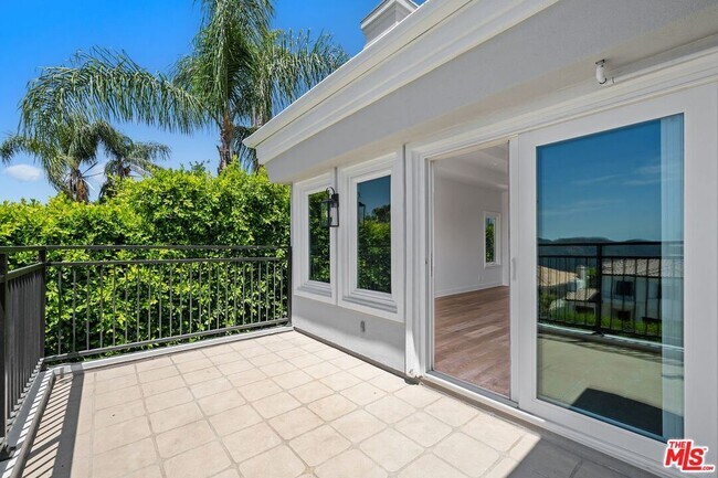 Building Photo - 16802 Cll De Sarah