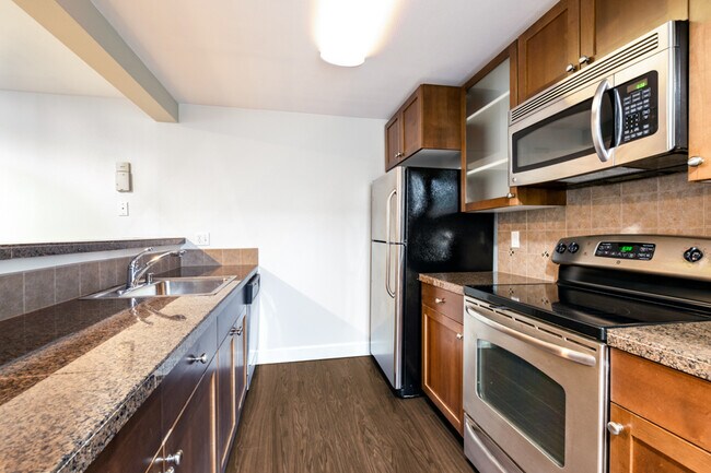 Building Photo - Contemporary, Clean Condo at Veridian Cove!! Available 7/10/2026!