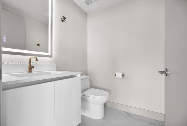 Building Photo - 700 NE 24th St