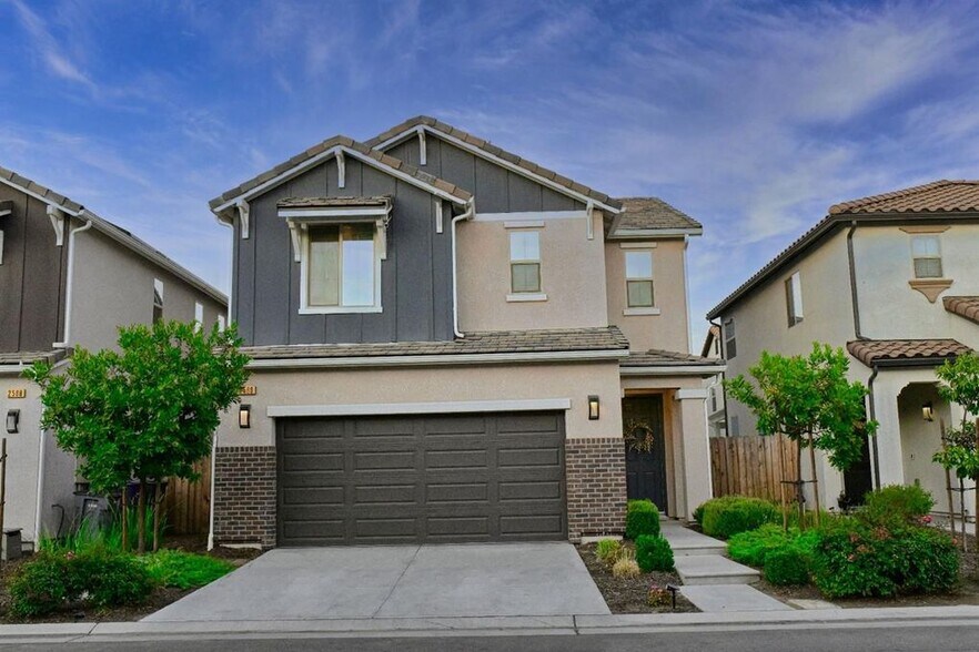 Building Photo - 2580 N McArthur Ave