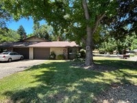 Building Photo - 2 Bedroom Duplex for Rent in Chico CA | Garage, Fireplace, Walk-In Closet, Backyard!