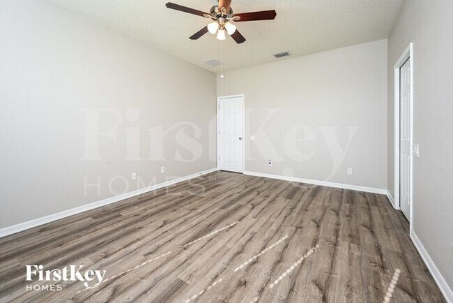 Building Photo - 10431 55th Ct E