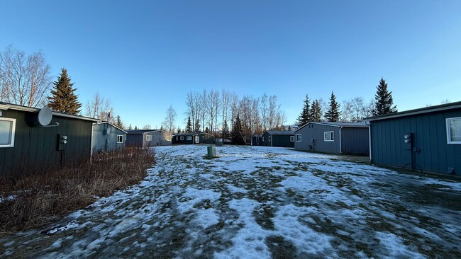 Building Photo - 2 Bedroom Updated Ranch Condo w/Vaulted Ce...