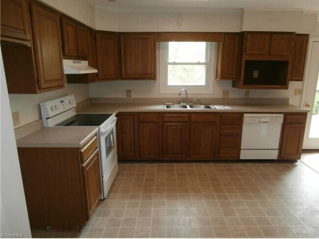 Building Photo - 3796 Vandalia Dr