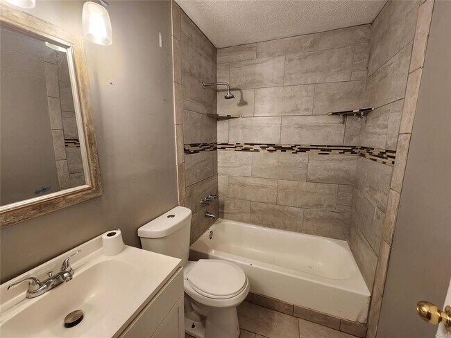 Building Photo - 6061 Briarhurst Dr