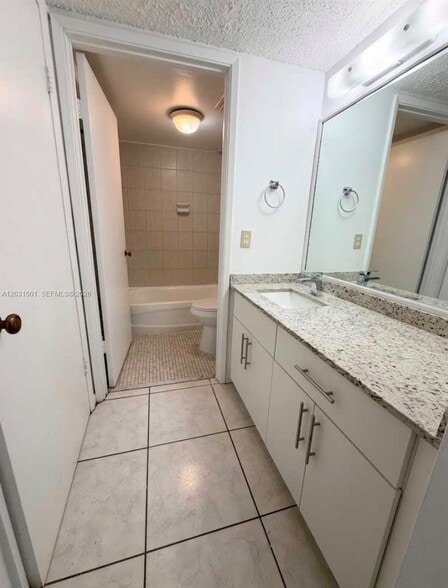 Building Photo - 13701 Kendale Lakes Cir