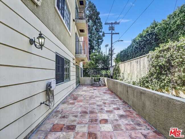 Building Photo - 277 S Spalding Dr