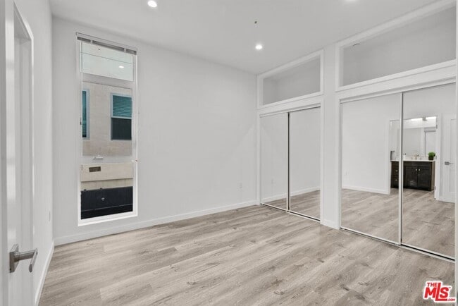 Building Photo - 5114 Cahuenga Blvd