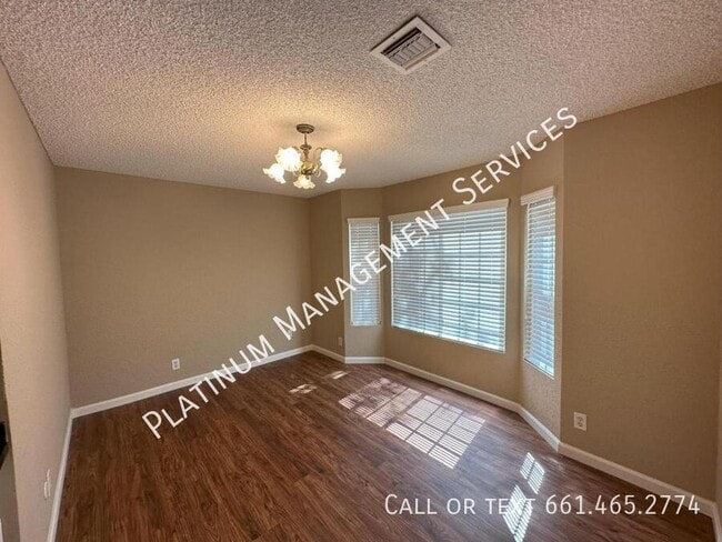 Building Photo - 404 Fairway Dr
