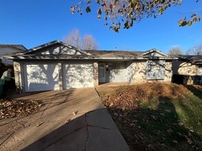 Building Photo - 3 Bed, 1 Bath, 2 Car Garage
