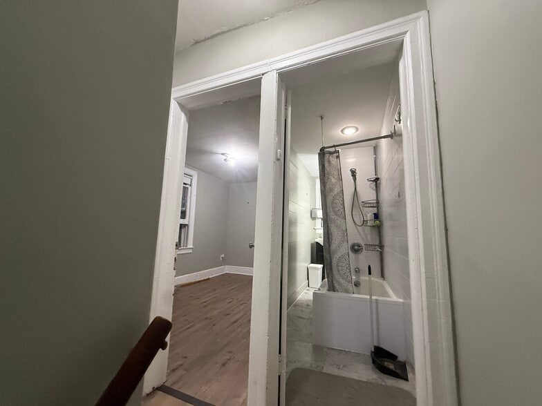 Building Photo - 212 Mannion Ave