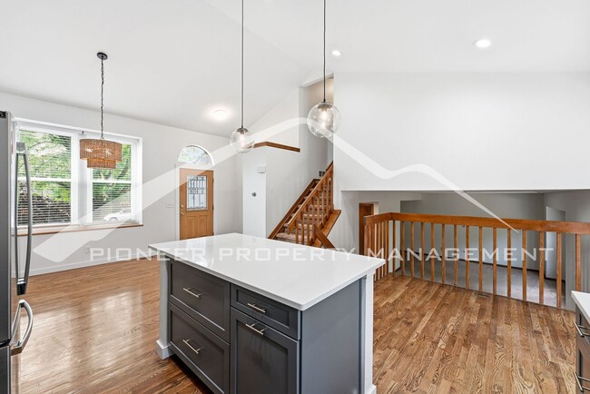 Building Photo - Spacious Home with Washer/Dryer and Central AC