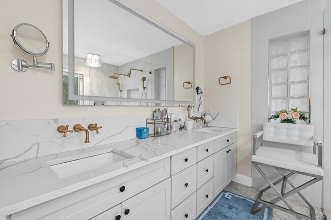 Building Photo - 15161 Collecting Canal Rd