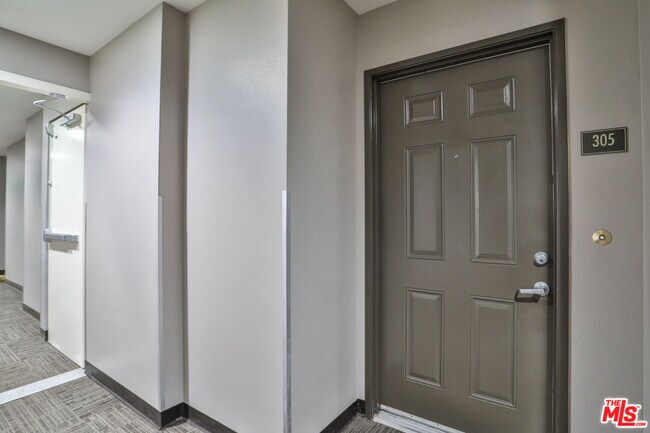 Building Photo - 6400 Crescent Park E
