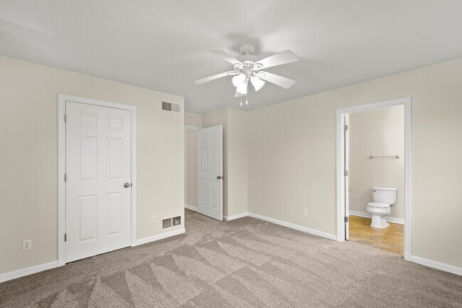 Primary bedroom - 74 Nicholas Dr