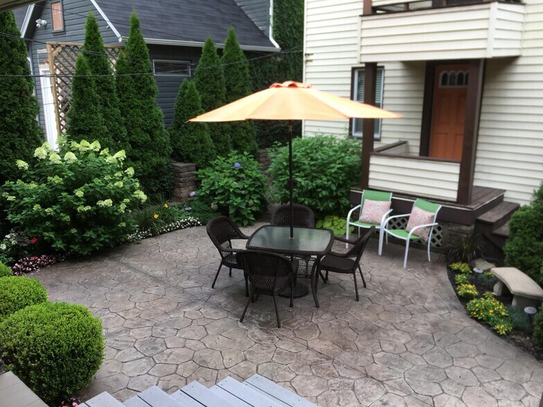 Building Photo - 2490 W 10th St