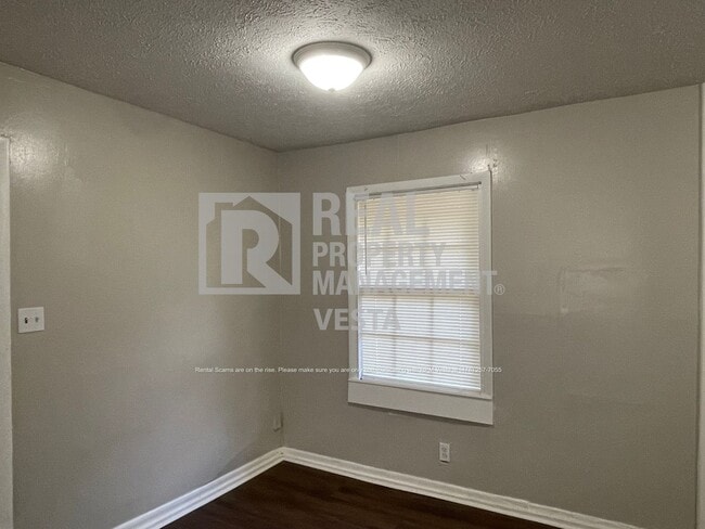 Building Photo - 2410 Dapleton Dr