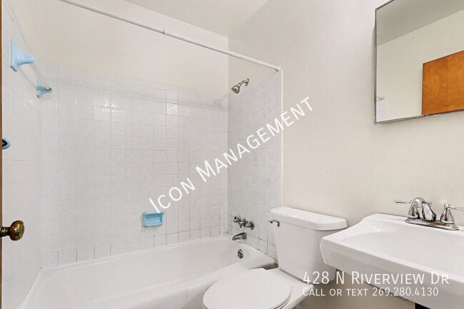 Building Photo - 428 N Riverview Dr