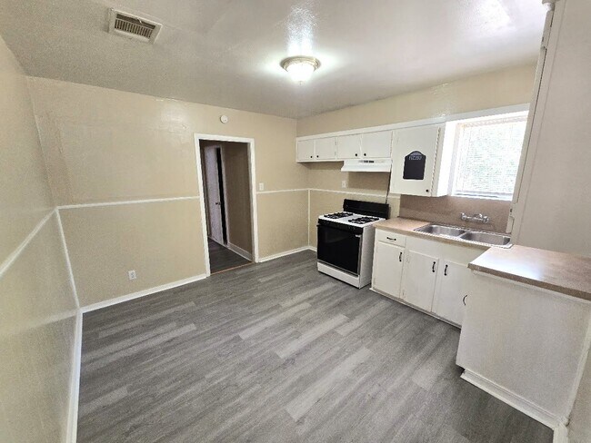 Building Photo - 3221 Rose Pl
