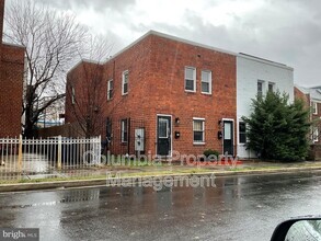 Building Photo - 445 20th St NE