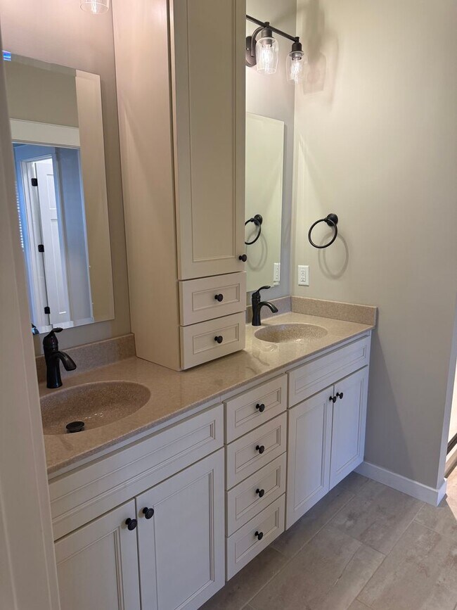 Building Photo - 3 Bedroom, 3 Bathroom - Shippensburg, PA!