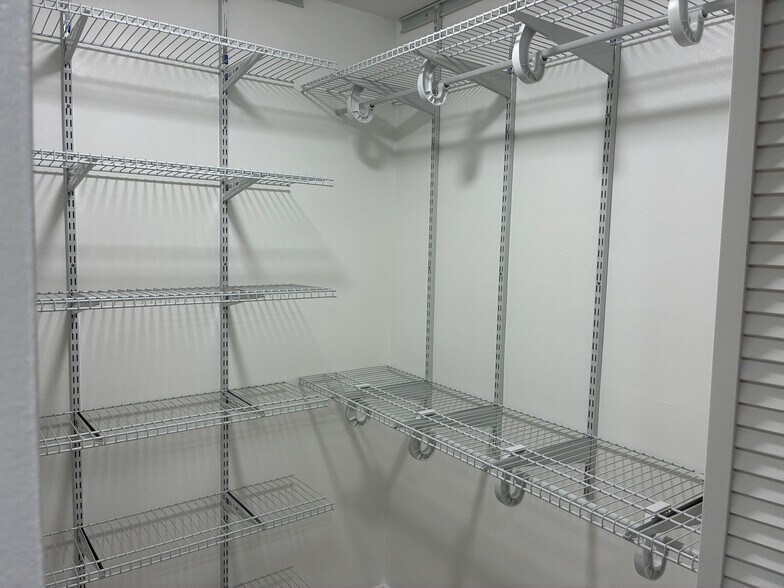 Building Photo - 13000 SW 92nd Ave