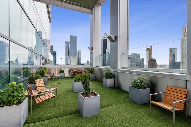 Building Photo - 350 W 42nd St